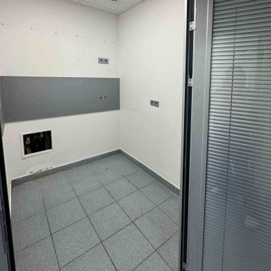 Rent office in the business center with an area of 120 sq m