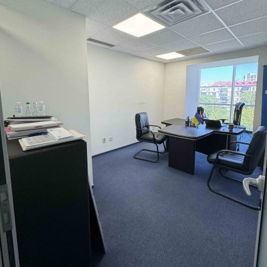 Rent office in the business center with an area of 130 sq m on the 8th floor